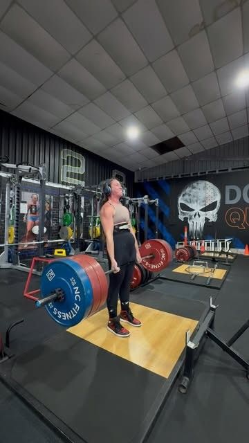 Member deadlifting on the platform at Fitness 4U